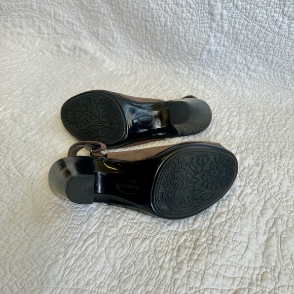 Croft & Barrow Taupe Leather Sandals with Cushioned Footbed - Picture 6 of 6